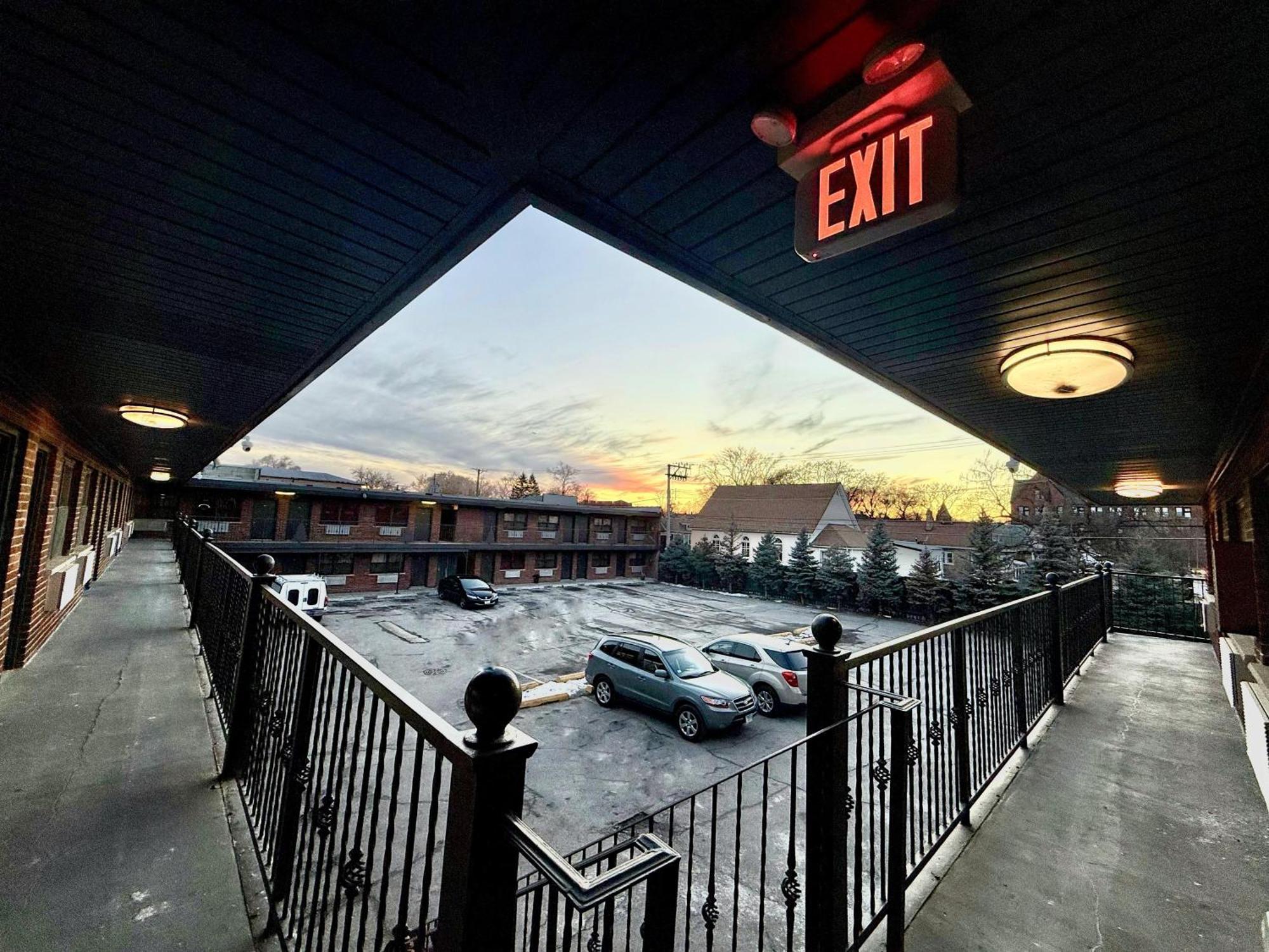 Admiral Motel By Oyo Chicago I-94 Экстерьер фото